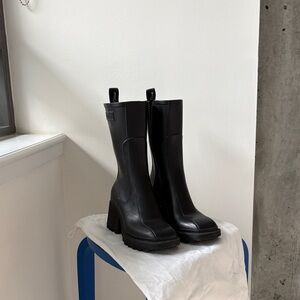 Chloe Black Heeled Boots